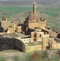 Ağrı ya nasıl gidilir, nerde kalınır, ne yenir?