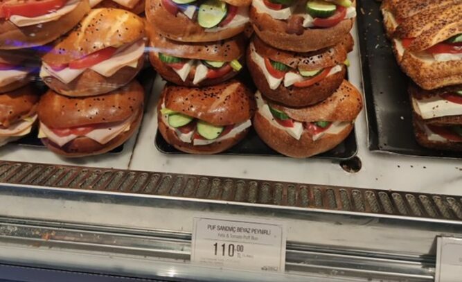 İstanbul Havalimanı’nda yiyecek içecek fiyatları el yakıyor